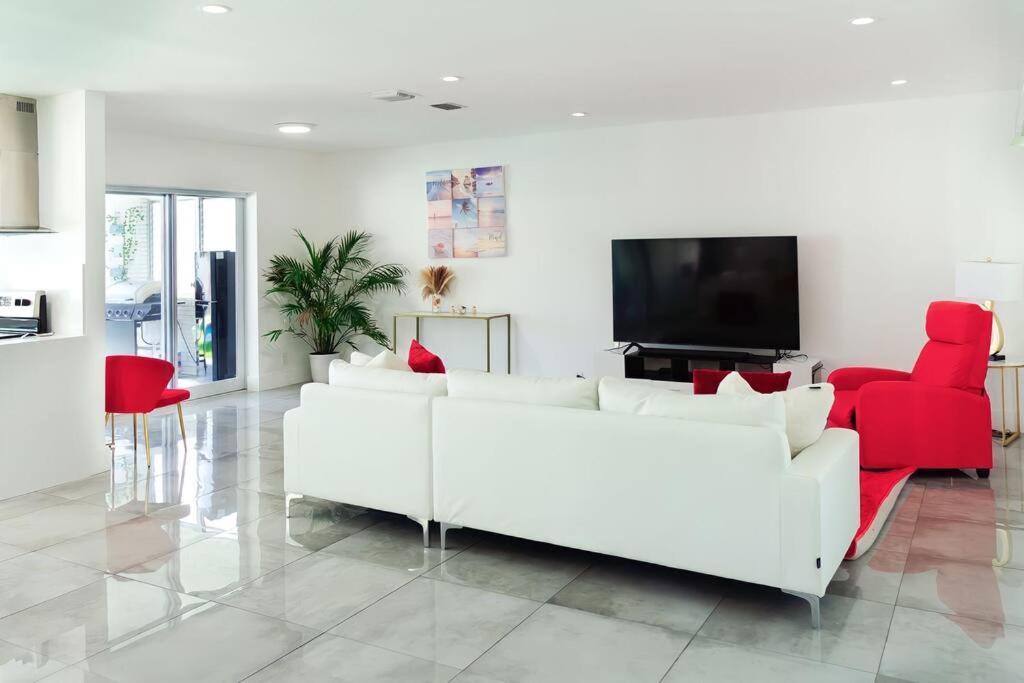 Luxurious & Modern Open Floor Plan Heated Pool Villa Hollywood Eksteriør bilde