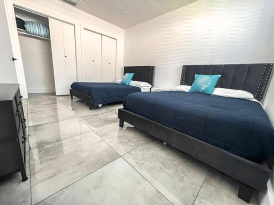 Luxurious & Modern Open Floor Plan Heated Pool Villa Hollywood Eksteriør bilde