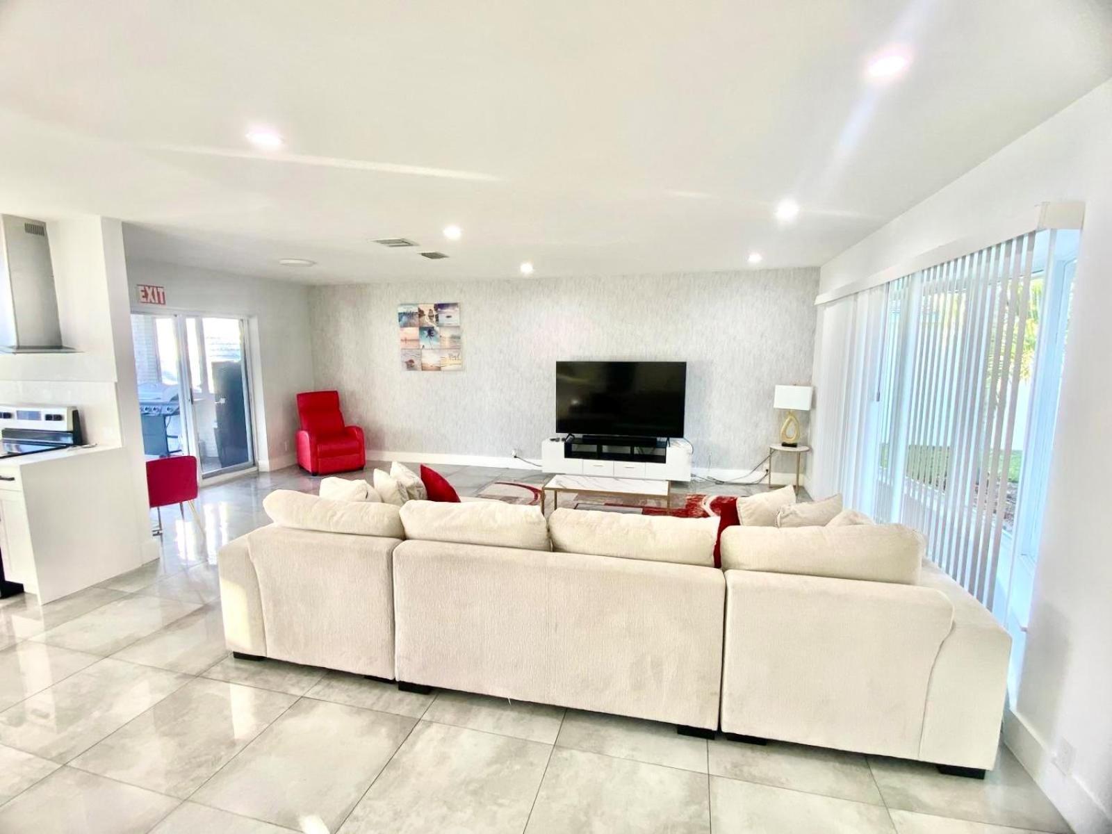 Luxurious & Modern Open Floor Plan Heated Pool Villa Hollywood Eksteriør bilde